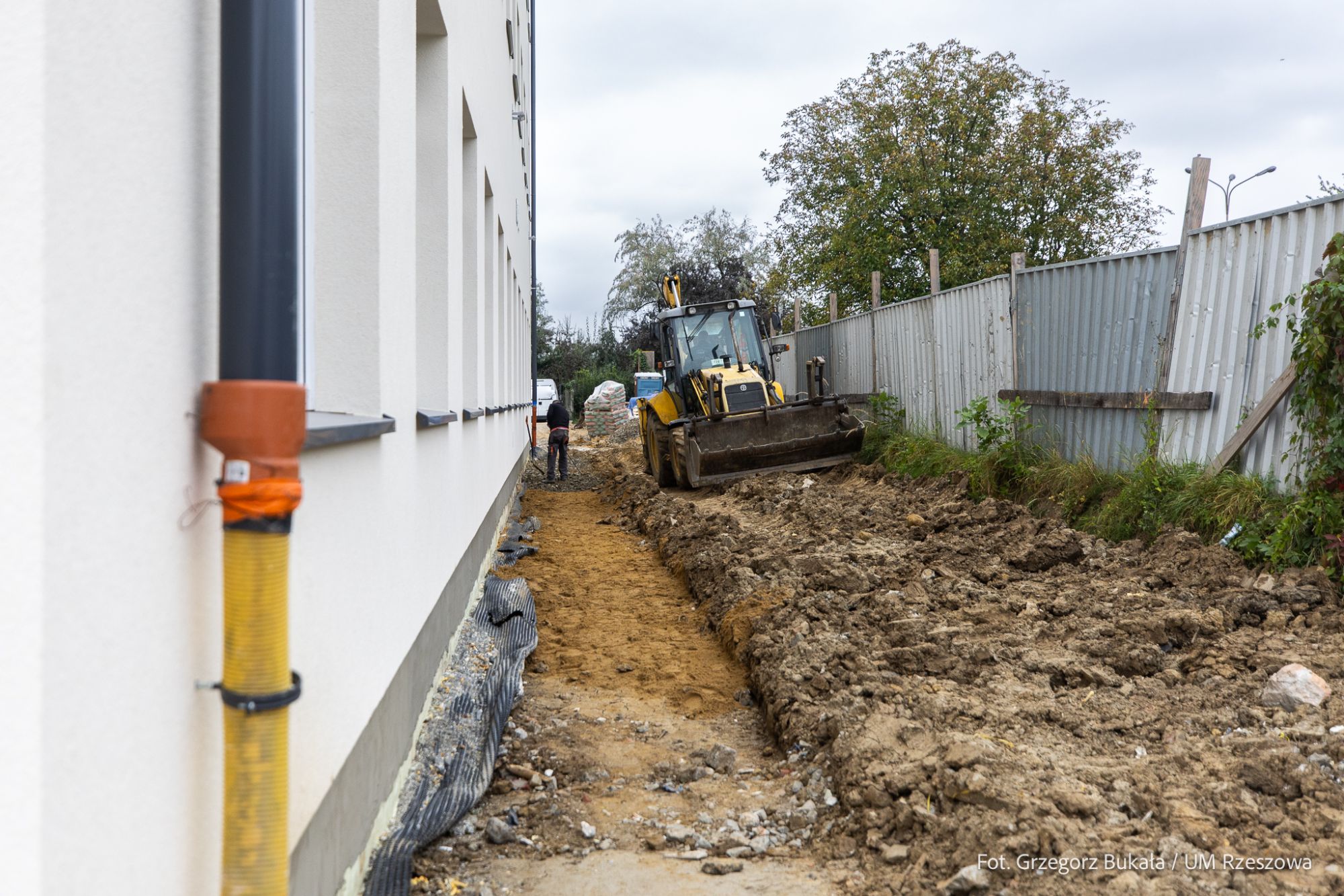 zdjęcie z prac wykończeniowych budynku Zespołu Szkół Elektronicznych przy ul. Hetmańskiej w Rzeszowie, fot. Grzegorz Bukała, Urząd Miasta Rzeszowa